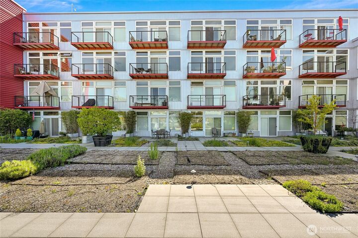 Property Photo: 2960 Eastlake Avenue E 307 WA 98102
