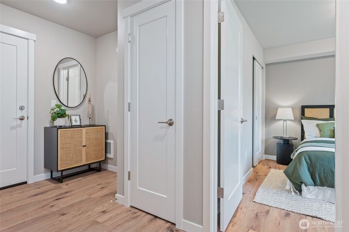 Property Photo: 14424 Madison Way E4 WA 98087