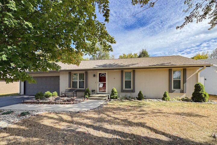 8221 Eddington Drive  Machesney Park IL 61115 photo