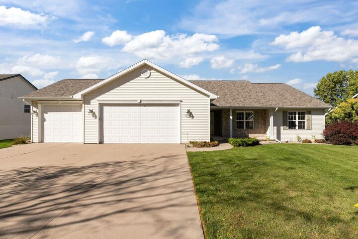 N1677 Arnies Lane  Greenville WI 54912 photo