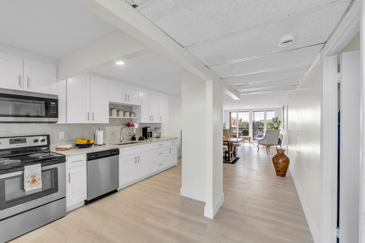 Property Photo: 4 Royal Palm Way 601 FL 33432