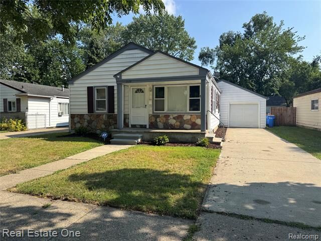 Property Photo:  2128 Garrick Avenue  MI 48091 