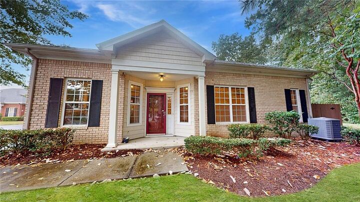 Property Photo: 1528 Long Parish Way VA 23320
