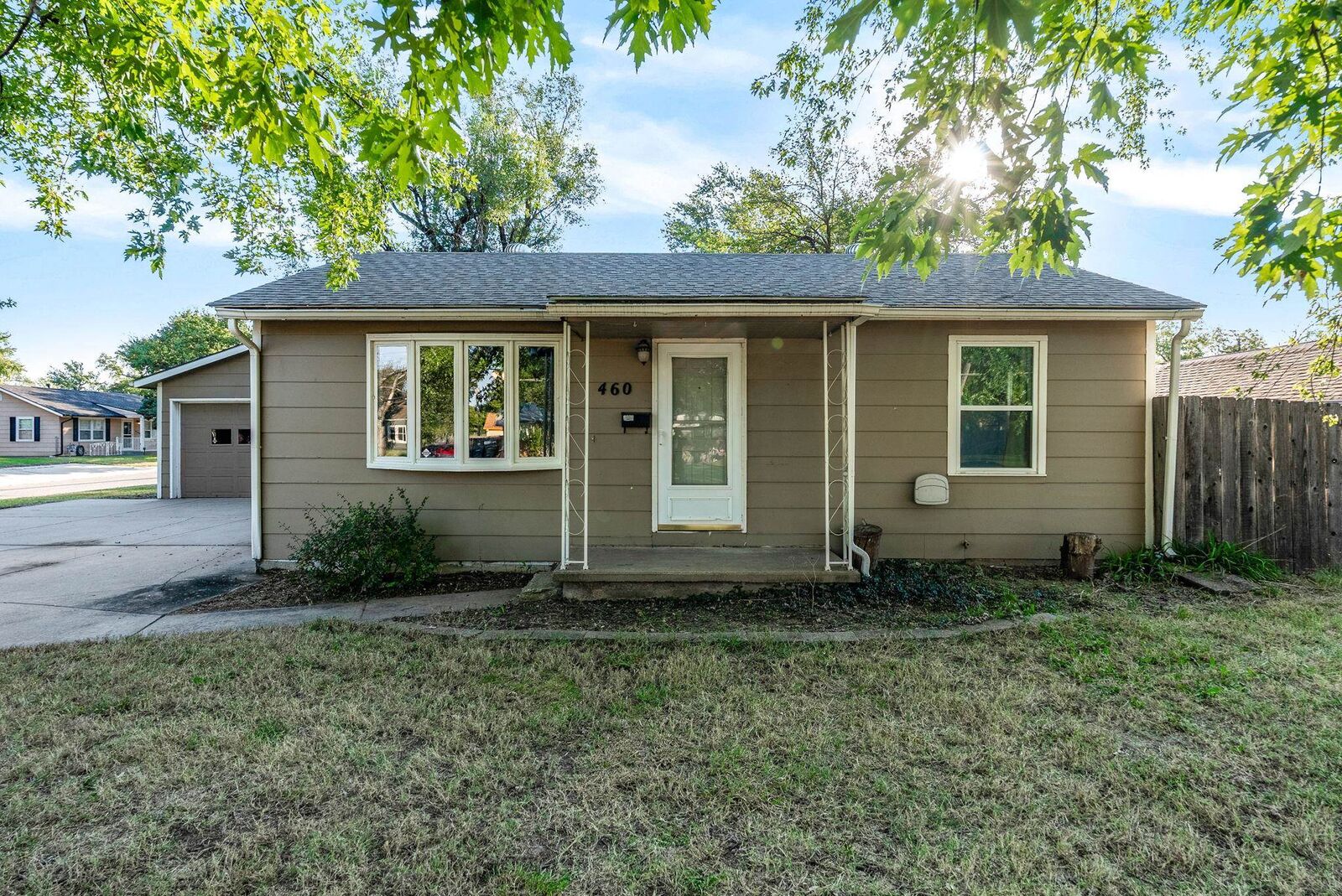 Property Photo:  460 N Sheridan St  KS 67203 