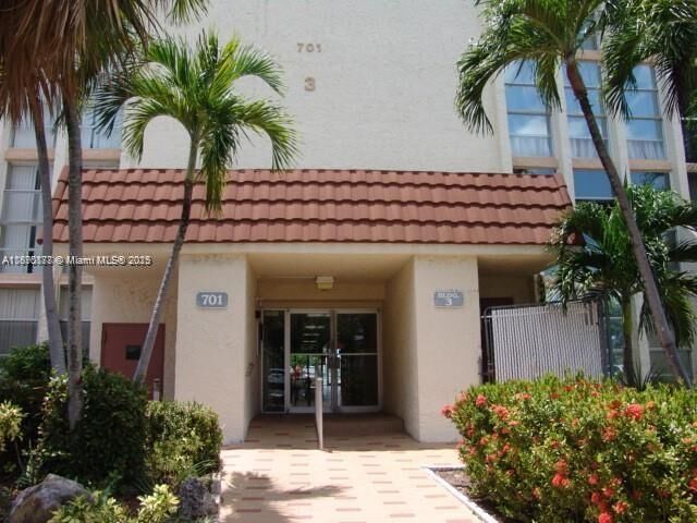 Property Photo: 701 Three Islands Blvd 510 FL 33009