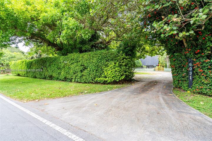 6031 SW 82nd Ave  Miami FL 33143 photo