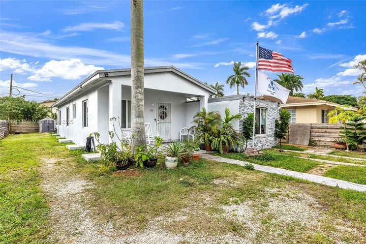 Property Photo: 110 NE 9th Ct FL 33030