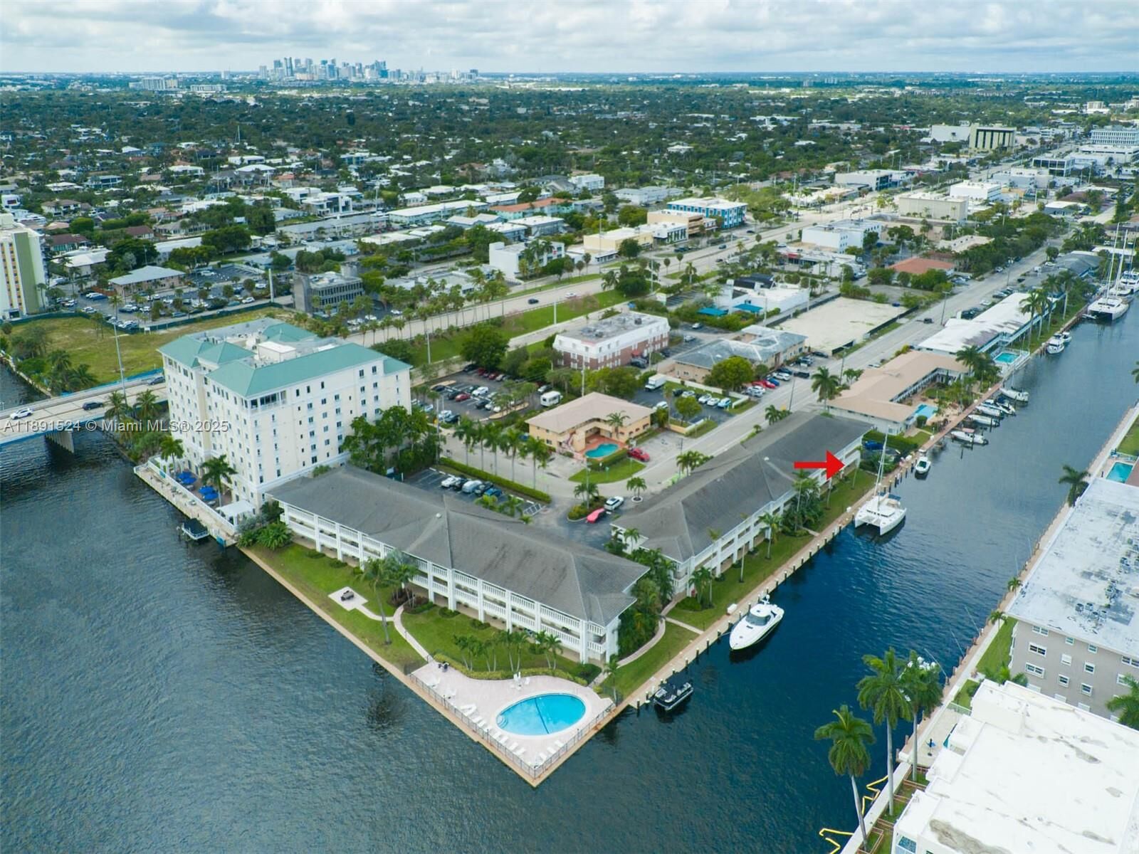 Property Photo: 2881 NE 32nd St 221 FL 33306