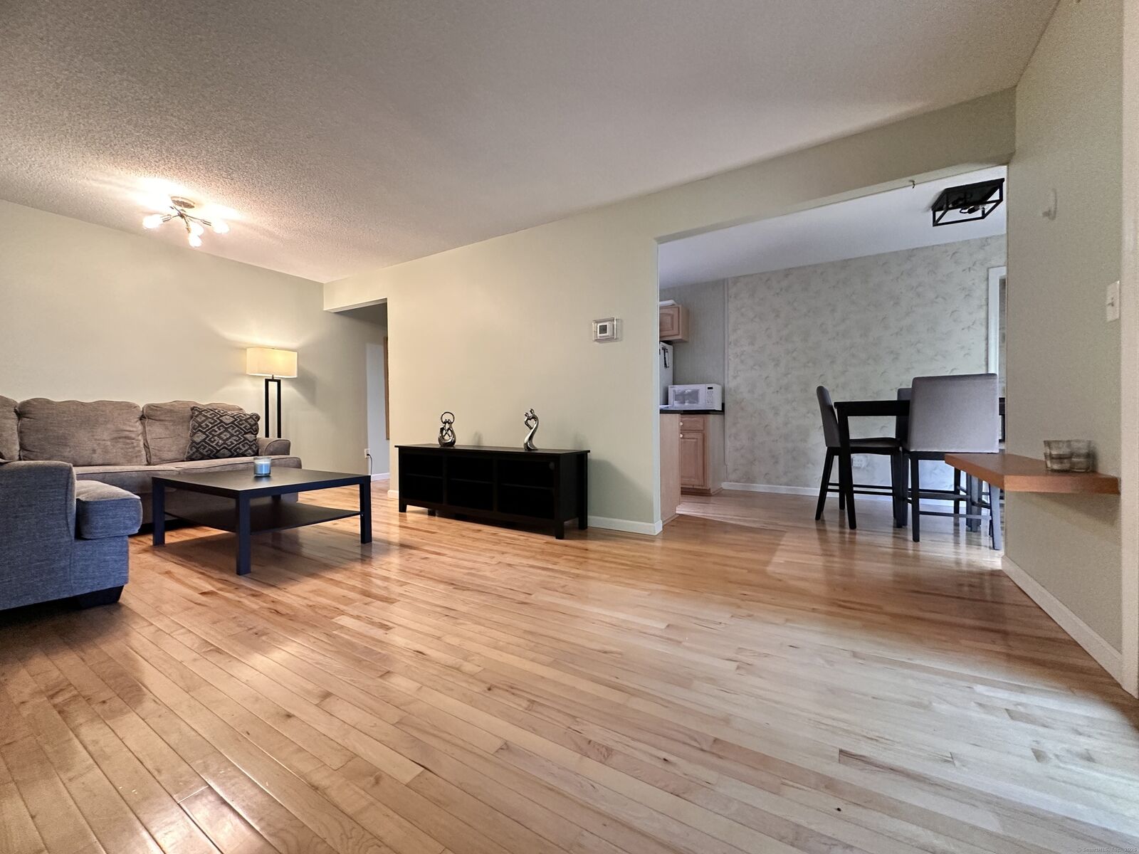 Property Photo:  31 Woodsedge Drive Apt 1C  CT 06111 