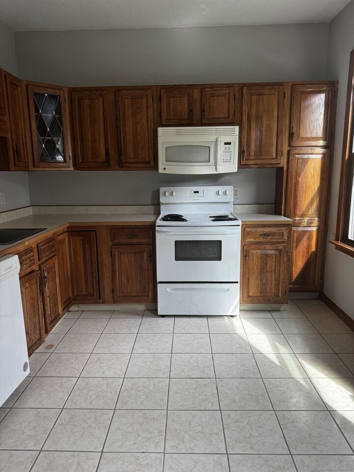 Property Photo:  95 Lenox Street Apt L  CT 06513 