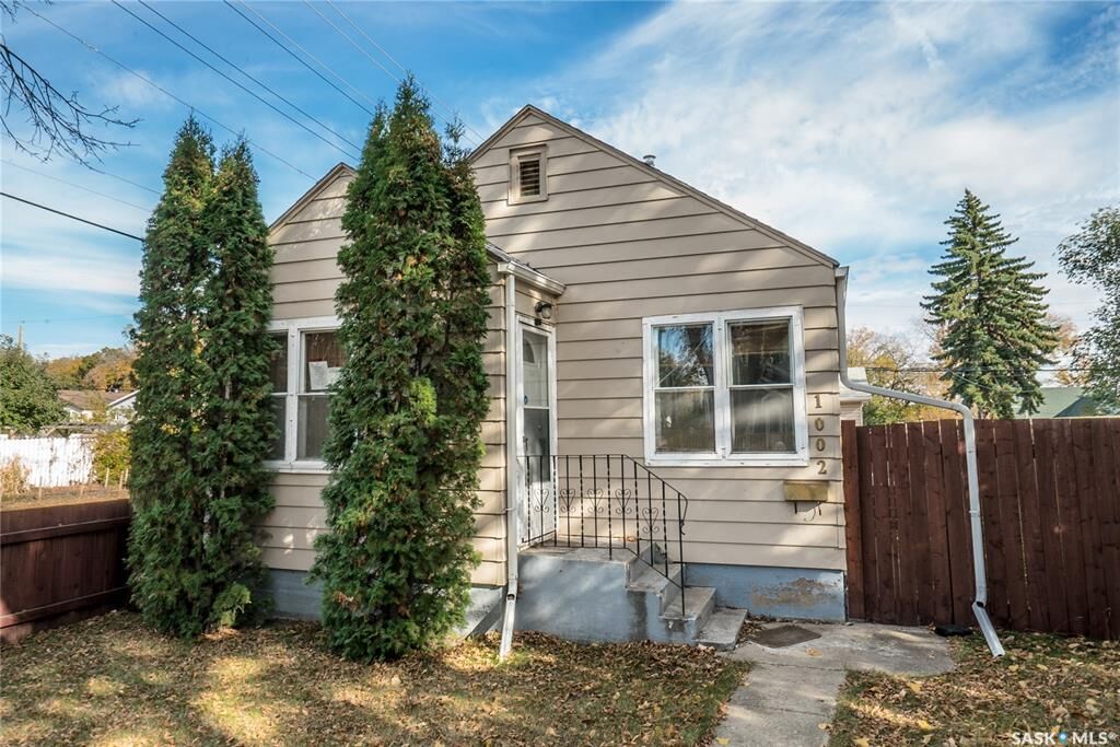 Property Photo:  1002 J Avenue S  SK S7M 2B9 