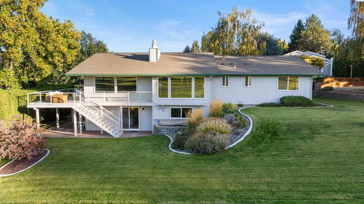 Property Photo: 206 Greenbriar West WA 99352