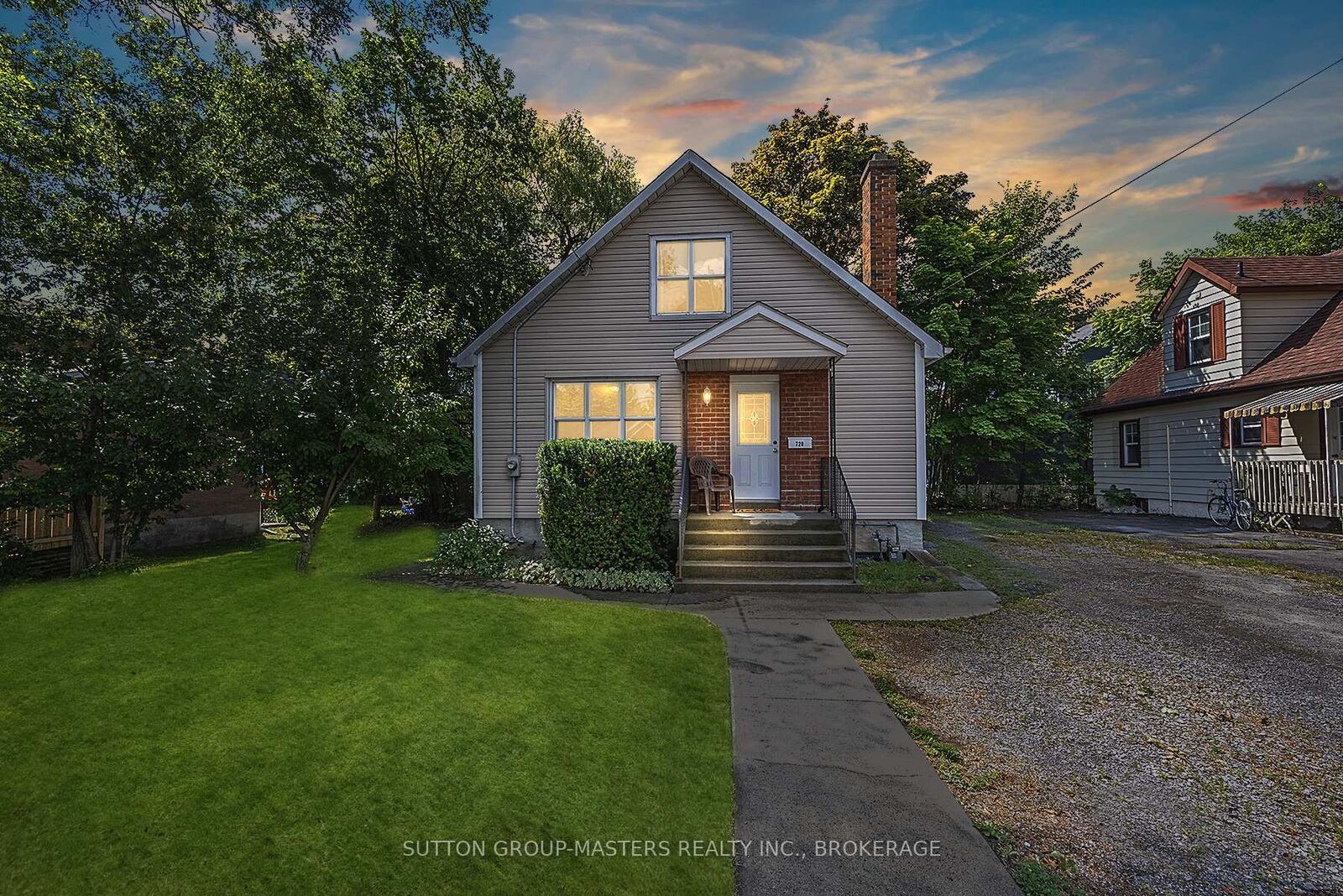 Property Photo: 720 Brock Street ON K7L 1W2