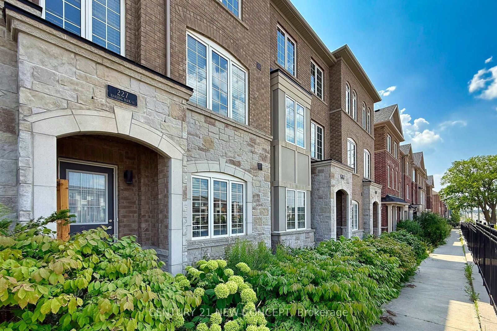 Property Photo: 227 Harding Park Street ON L3Y 0E3