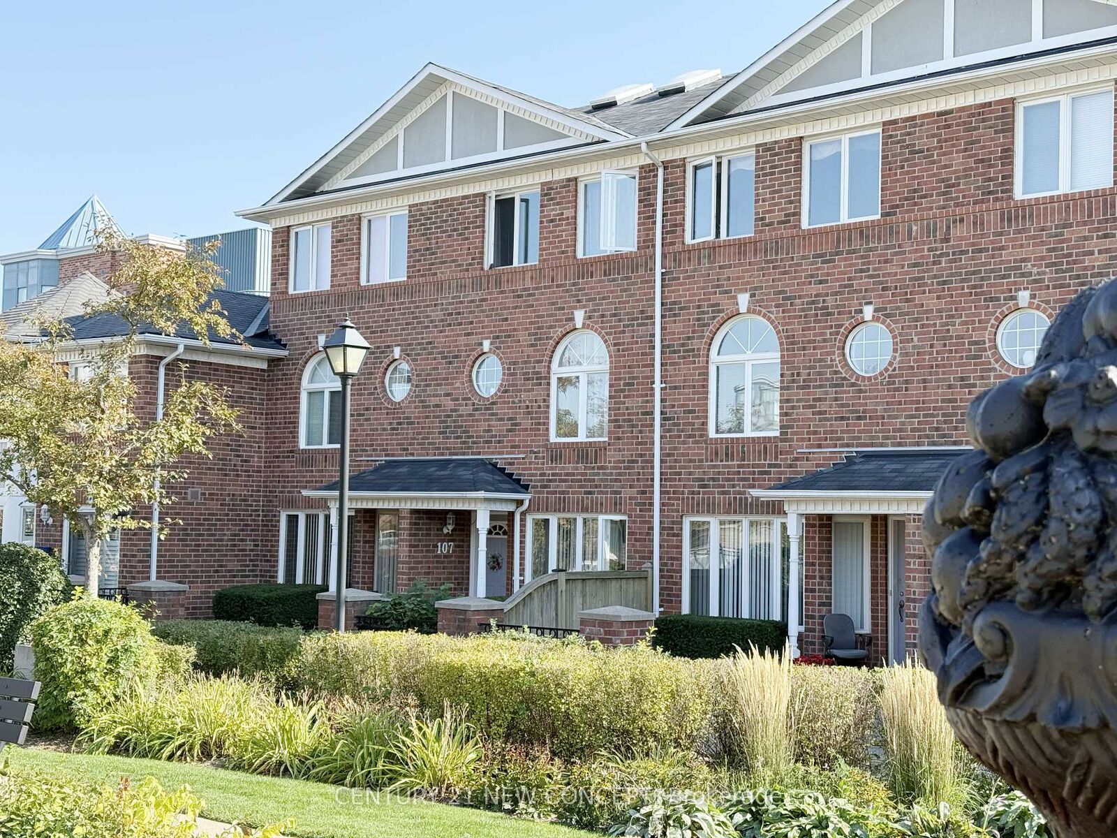 Property Photo: 18 Clark Avenue W 107 ON L4J 8H1