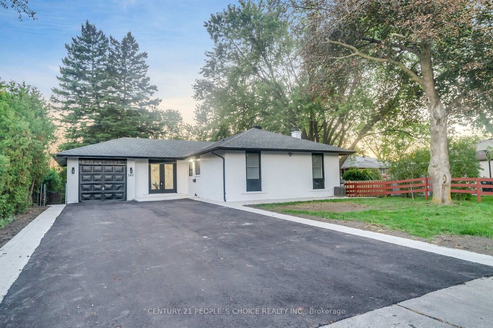 Property Photo: 265 Avondale Boulevard ON L6T 1J3