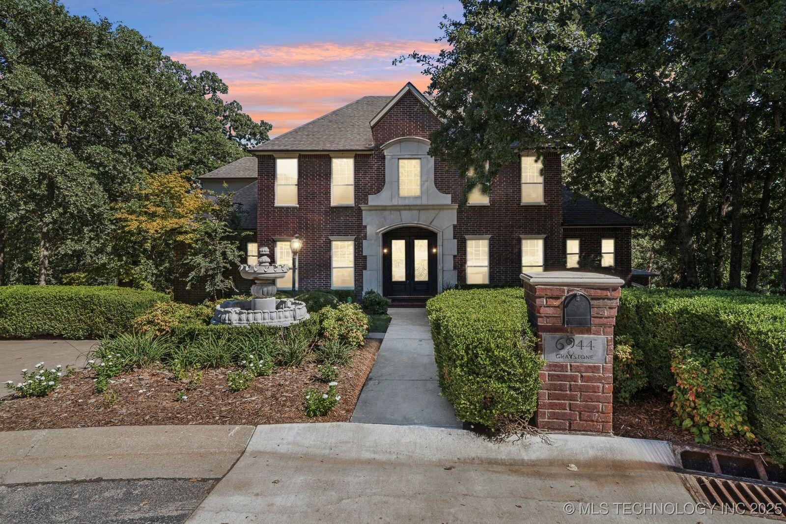 Property Photo: 6944 E 115th Place OK 74008