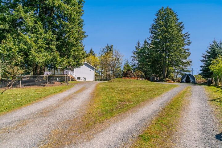 Property Photo: 1121 Harewood Mines Rd BC V9R 5W9