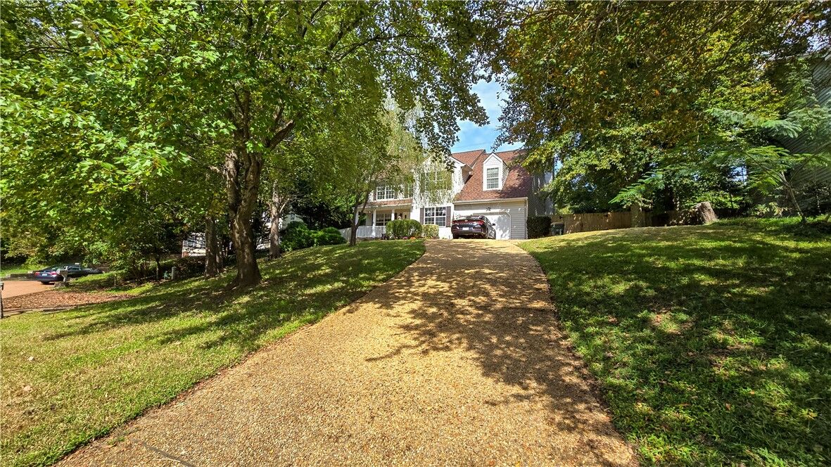 Property Photo:  