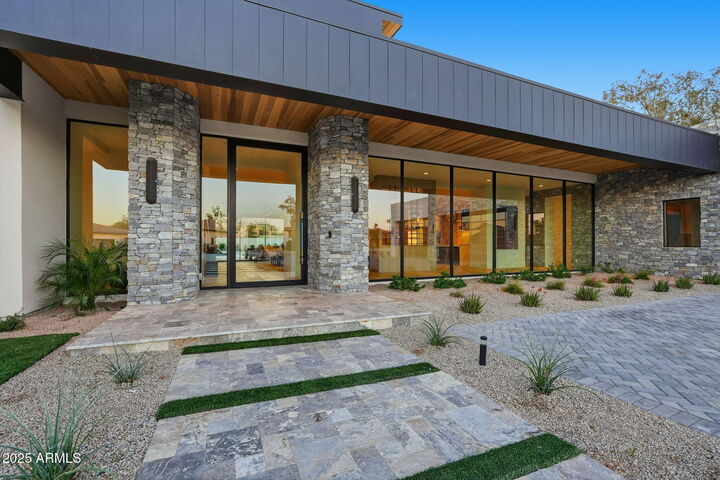 Property Photo: 12232 N 65th Place AZ 85254