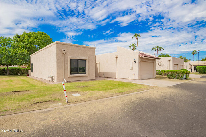 Property Photo:  716 S Privet Way  AZ 85208 