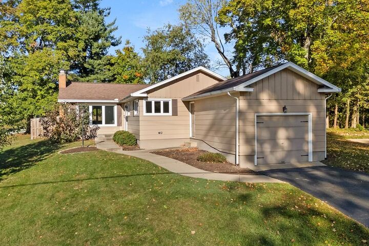 1008 Valley Dr  Ashland OH 44805 photo