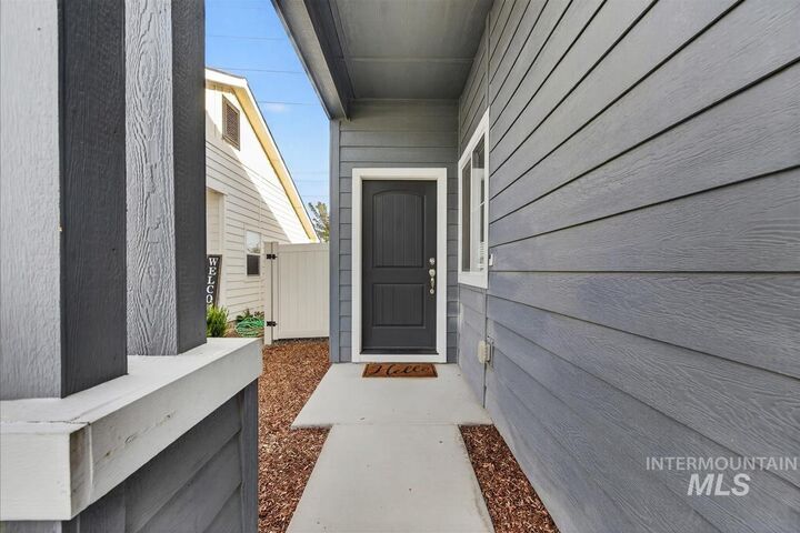 Property Photo: 5932 W Los Flores Dr ID 83646