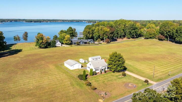 Property Photo:  804 Langtree Road  NC 28117 