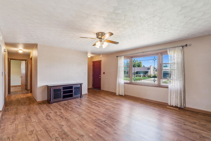 Property Photo:  2011 Catalina Place  IA 50158