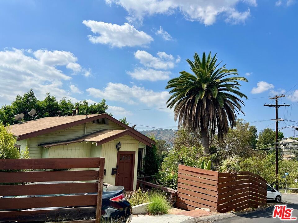Property Photo: 3634 Roseview Ave CA 90065