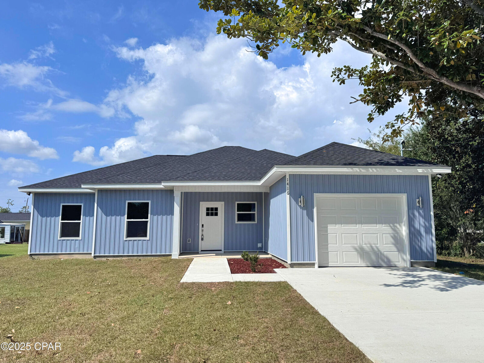 Property Photo:  1416 E Park Rd Road  FL 32404 