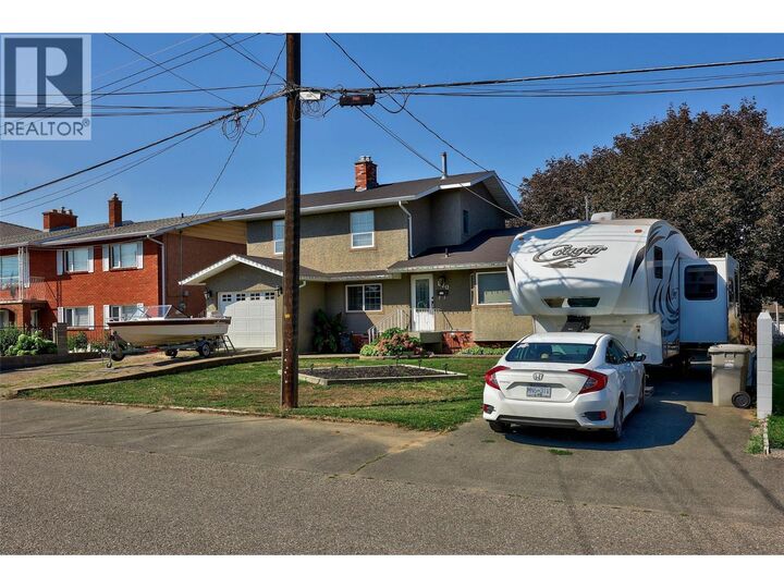 Property Photo: 820 Ollek Street BC V2B 5A9