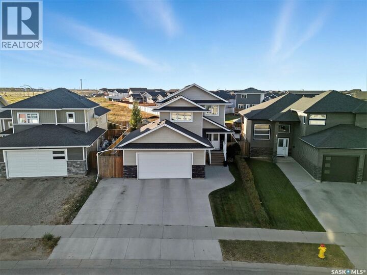 Property Photo: 1319 Steeves Avenue SK S7R 0M4