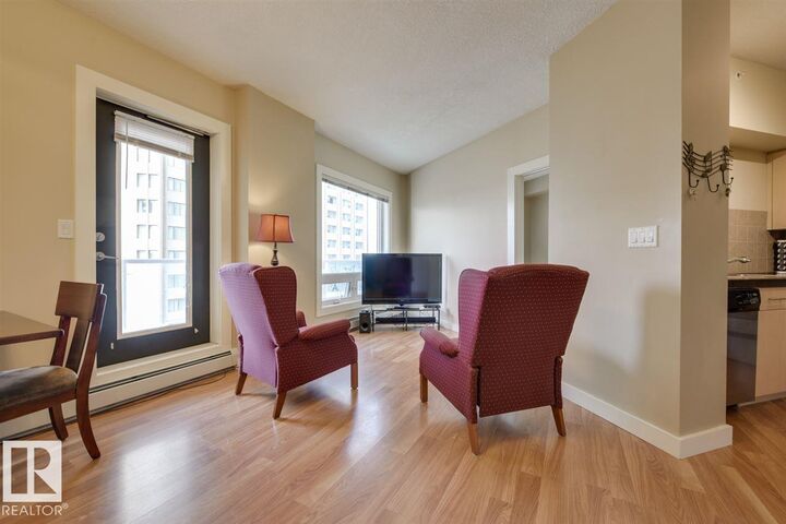 Property Photo: 10136 104 Street NW 906 AB T5J 0B5