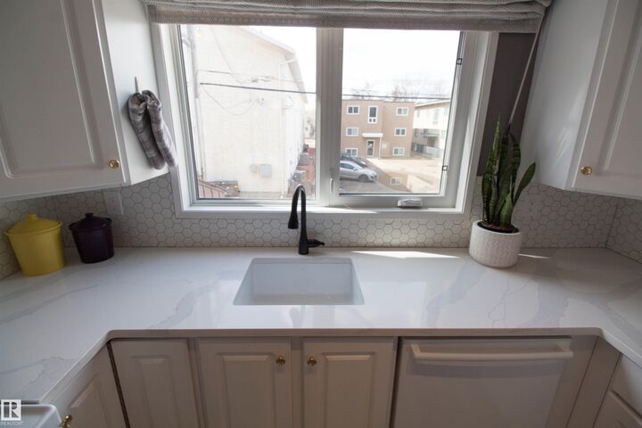 Property Photo: 10208 113 Street NW 38 AB T5K 1P4