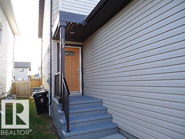 Property Photo: 37 Roseberry Lane AB T8L 0M6
