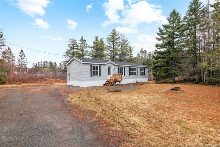 25 McCain Drive  Waasis NB E3B 9A5 photo