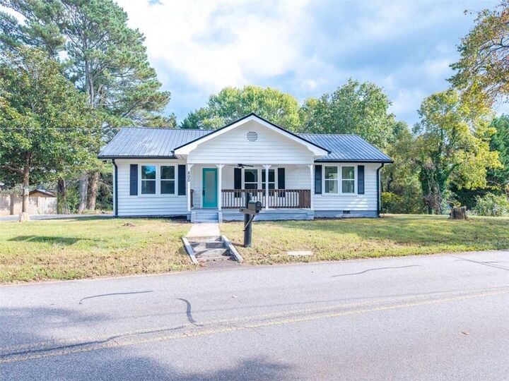 Property Photo: 800 Park Avenue GA 30511