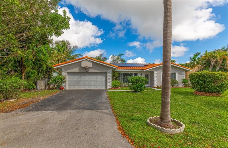 Property Photo: 7505 NW 40th Pl FL 33065