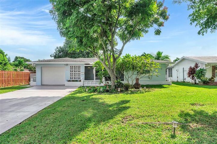 Property Photo: 6202 NW 70th Ave FL 33321