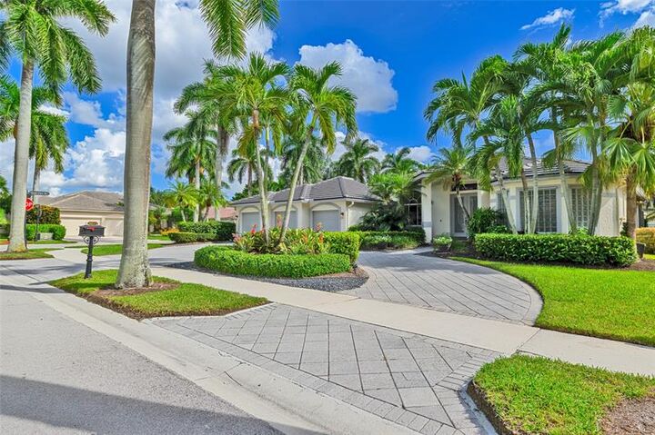 Property Photo:  2511 Eagle Watch Ln  FL 33327