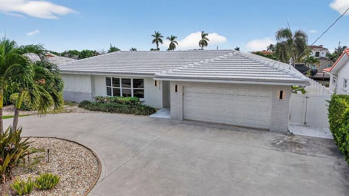 Property Photo: 2720 NE 59th St FL 33308