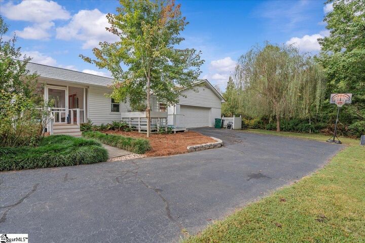 Property Photo: 161 Caroline Drive SC 29376