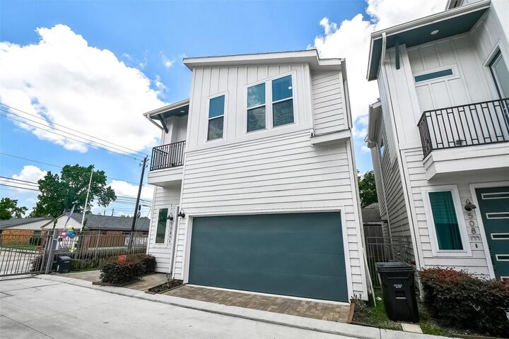 Property Photo: 508 W Donovan Street N TX 77091