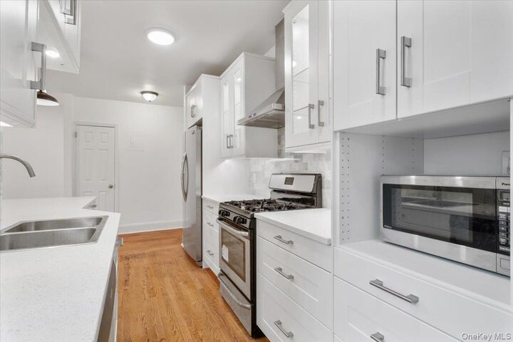 Property Photo:  30 Windsor Terrace 4J  NY 10601 