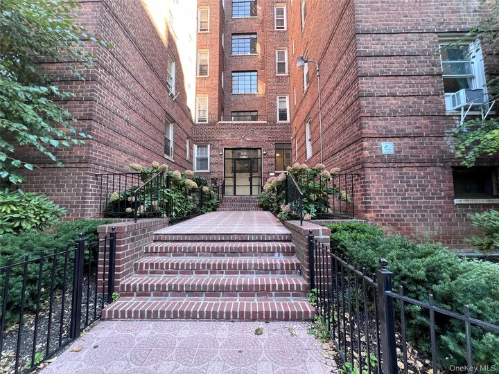 2080 Barnes Avenue 5C  Bronx NY 10462 photo