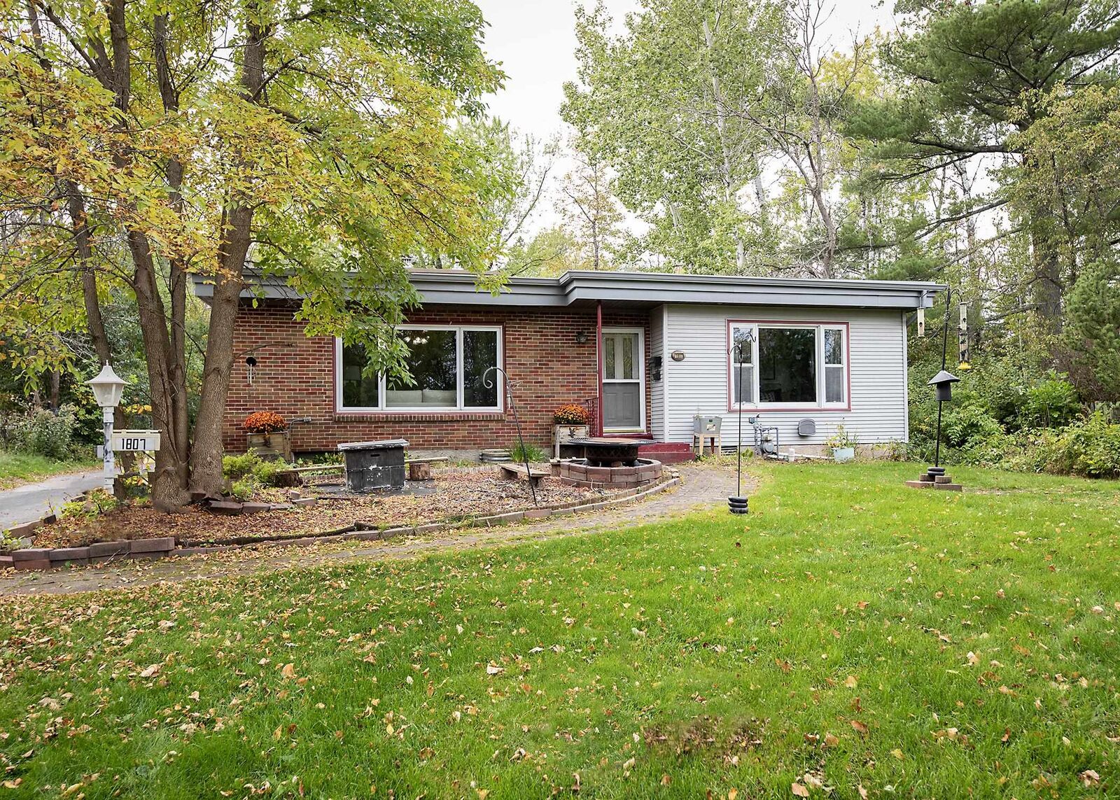 Property Photo:  1807 Lakeview Dr  MN 55803 
