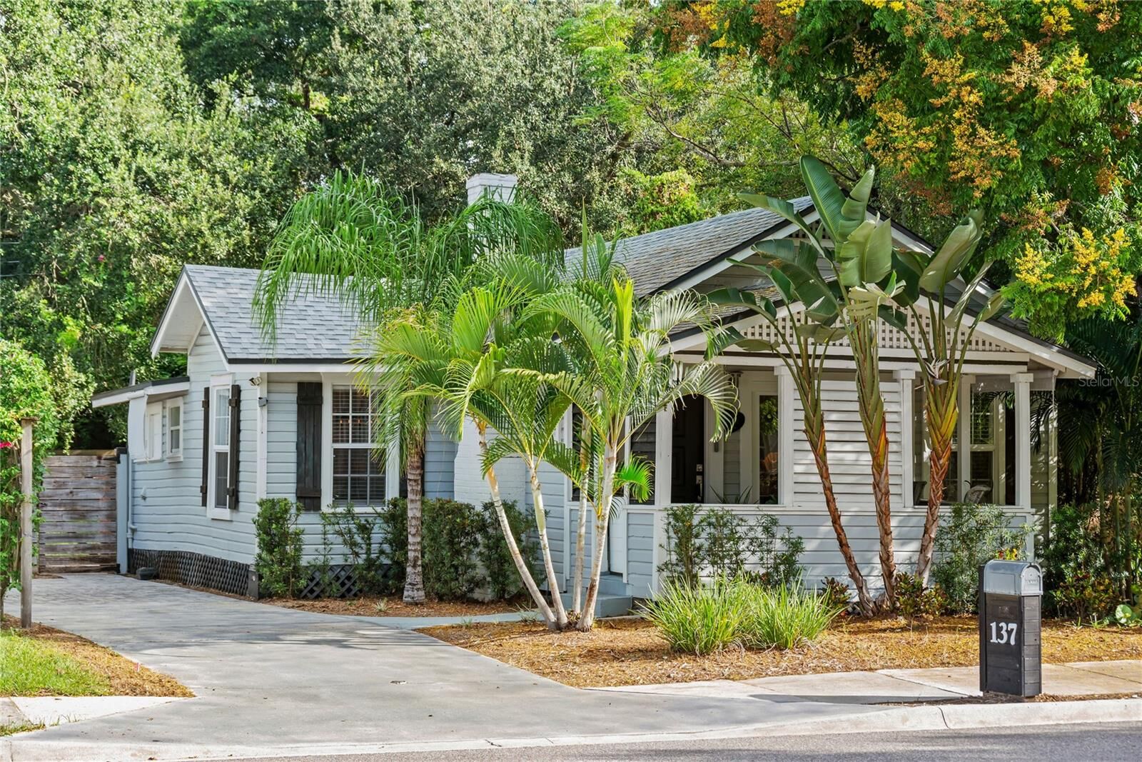Property Photo:  137 E Grant Street  FL 32806 