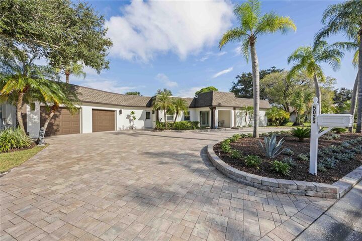 Property Photo:  5025 Marsh Field Road  FL 34235 