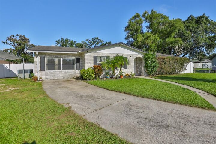 Property Photo: 6106 Lawncrest Place FL 33527